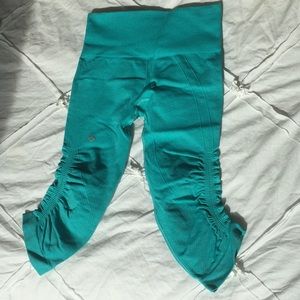 Lululemon cropped  workout leggings